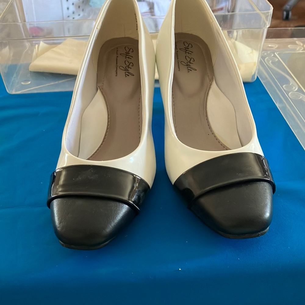 Women's Black and White hush puppies Heels 7 NWOB